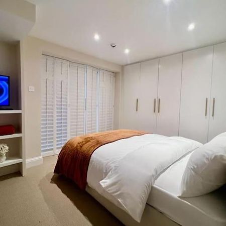 Apartmán New Flat In Holland Park Londýn Exteriér fotografie